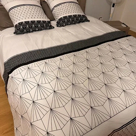 Spacious 2 Beds Bastille 公寓 *